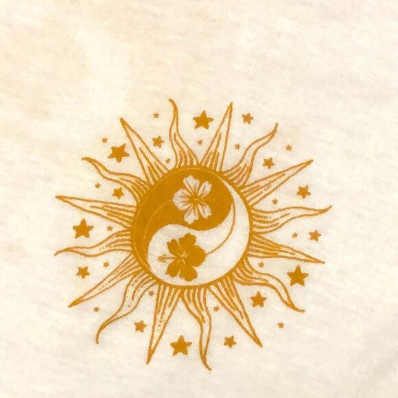 Stunner California White Long Sleeve Top with Golden Yin Yang Size Medium - Picture 5 of 7